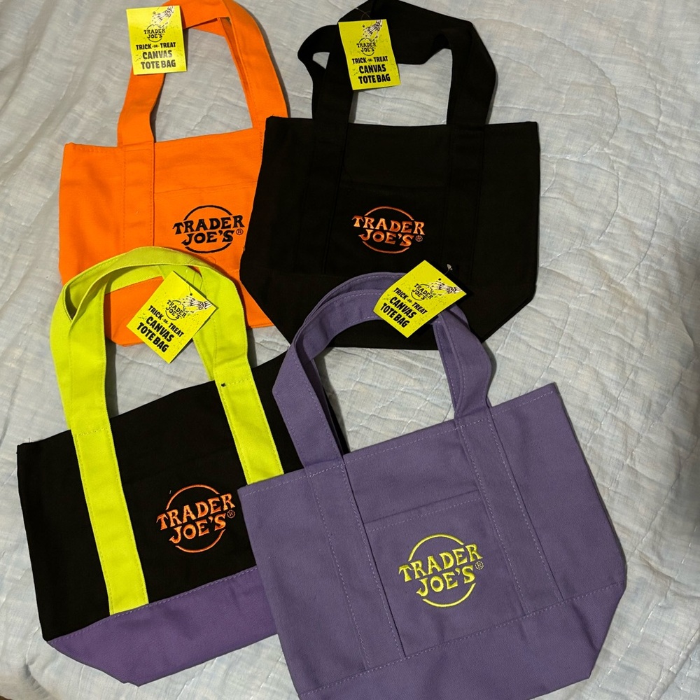 🎃👻Halloween Limited Edition Trader Joe's Canvas Tote Bags Set
